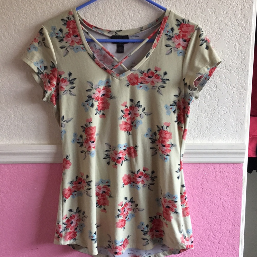 Mustard yellow Floral laced top!